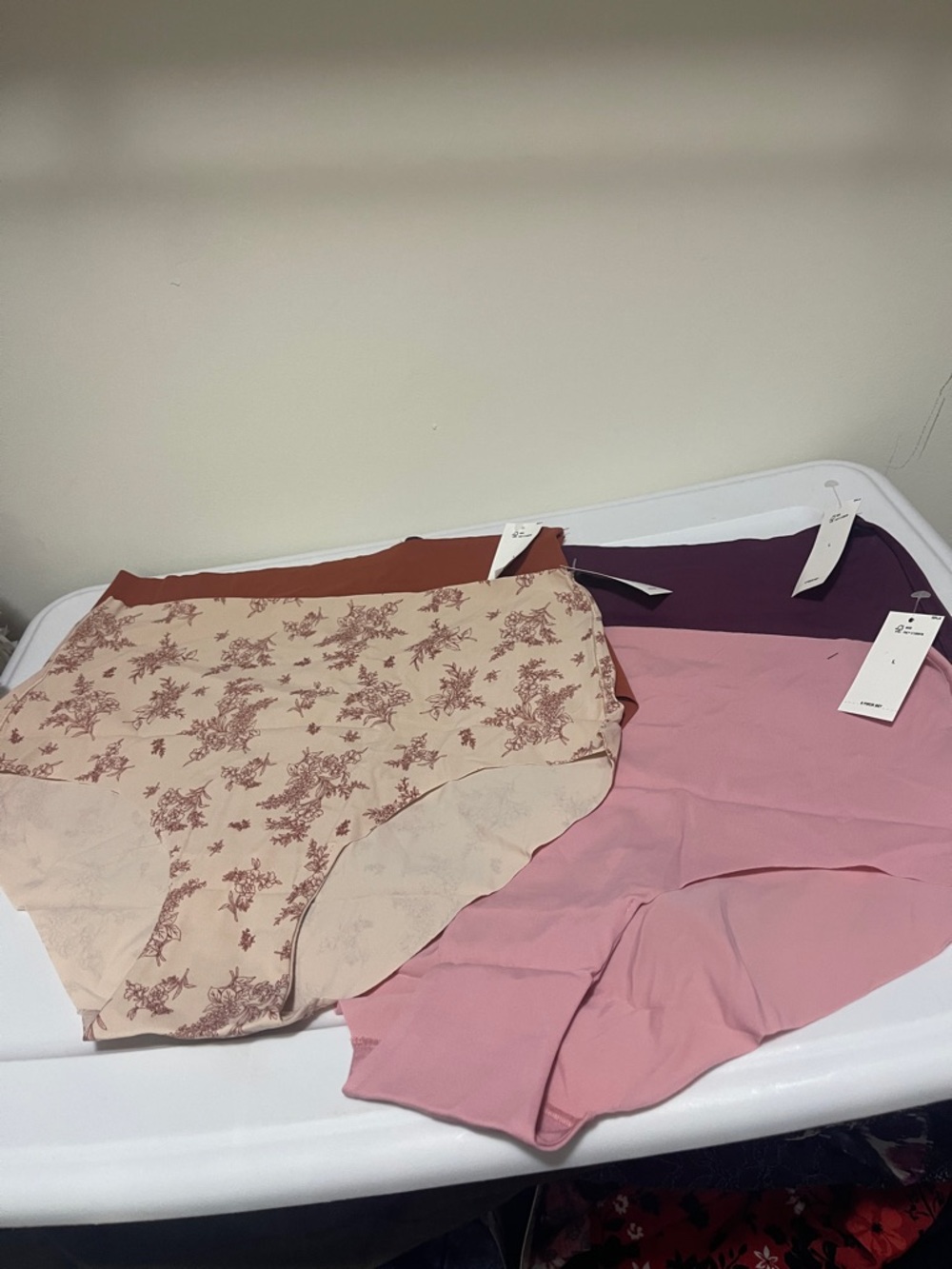 Old Navy 3-Pack Seamless Brief Set in Pink, Mauve & Cream Floral